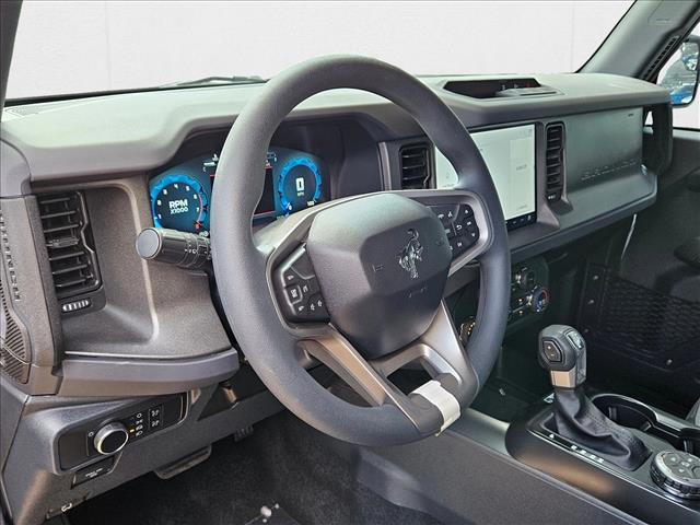 2025 Ford Bronco Base photo 3