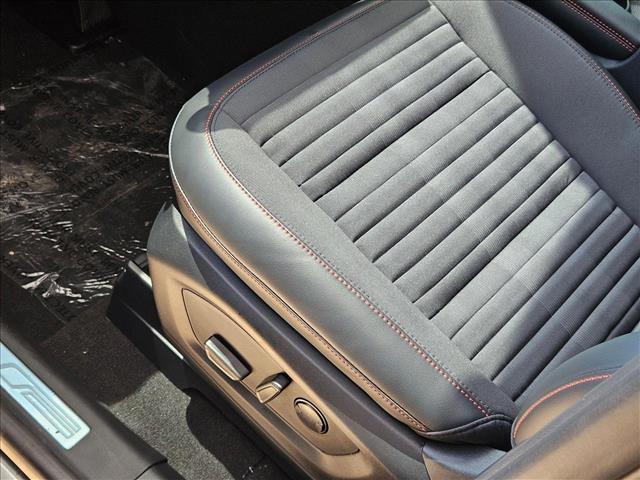 2025 Ford Explorer ST-Line photo 3