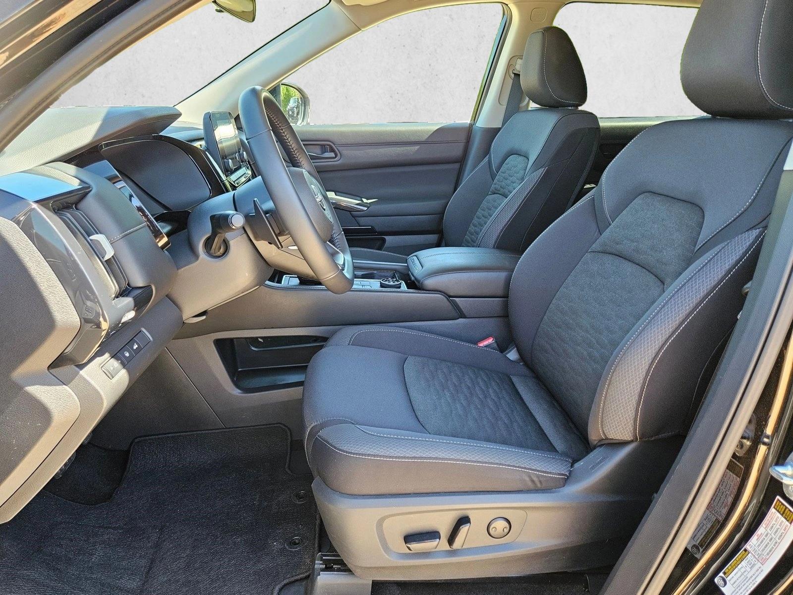 2025 Nissan Pathfinder SV - Photo 15