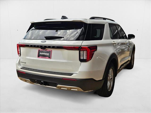 2025 Ford Explorer photo 2