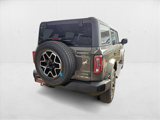 2025 Ford Bronco Outer Banks photo 2