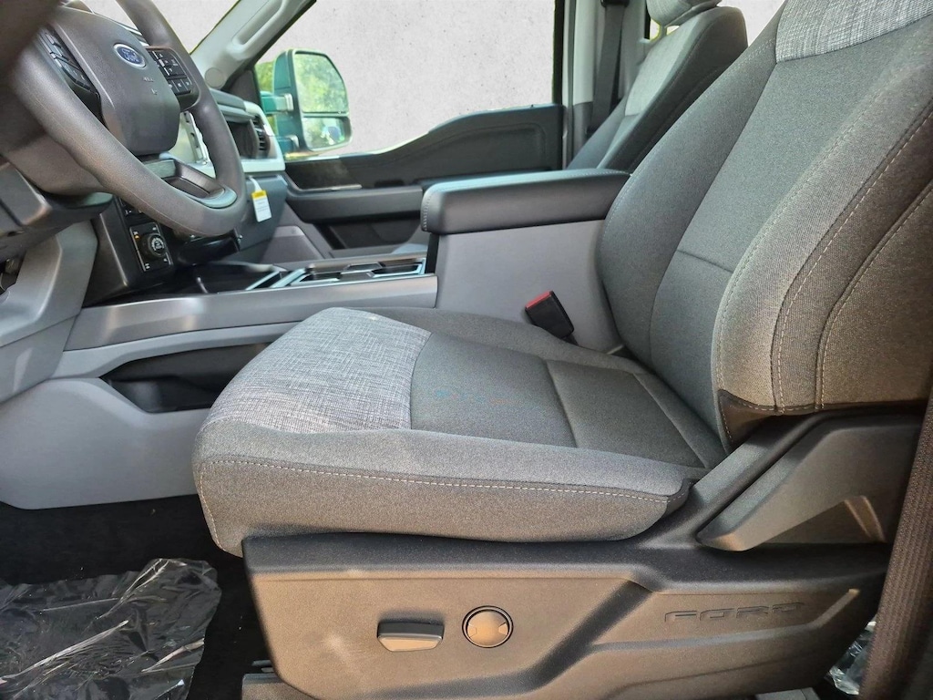 New 2026 Ford F-250 XLT Truck Crew Cab