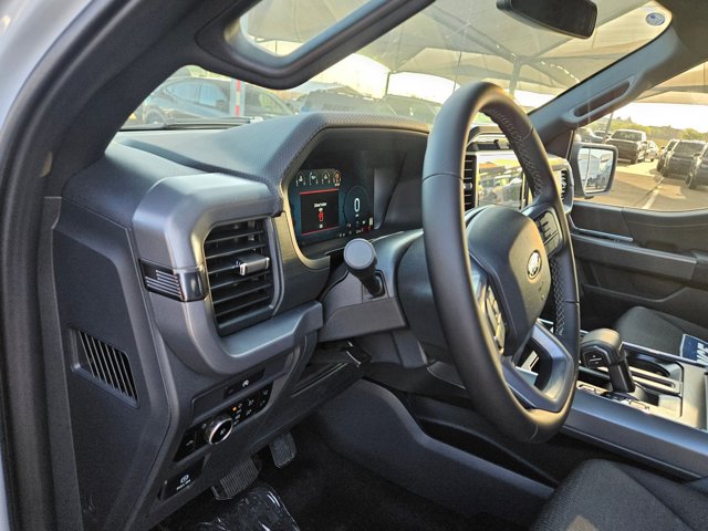 2025 Ford F-150 XLT photo 2