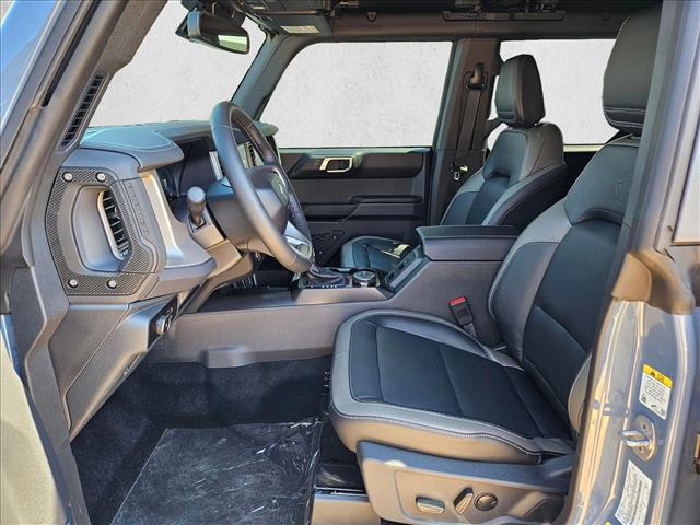 2025 Ford Bronco Outer Banks photo 4