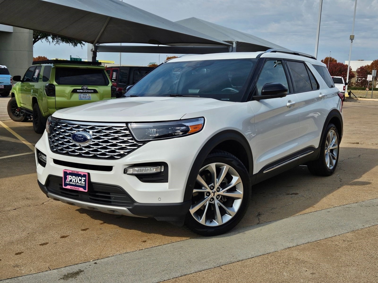 2021 Ford Explorer Platinum's photo