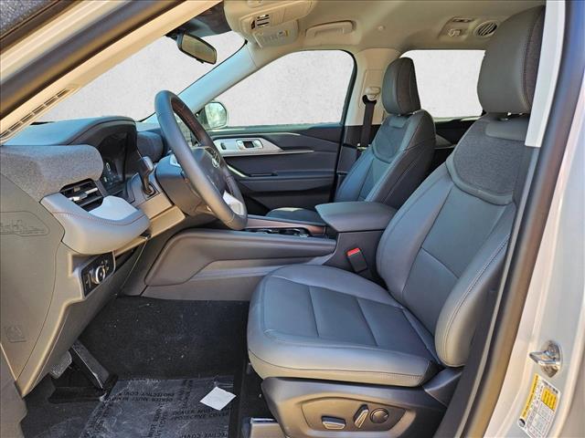 2026 Ford Explorer photo 3