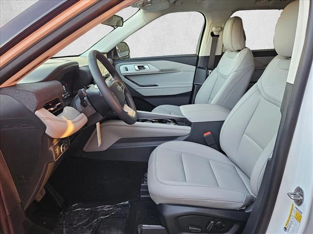 2026 Ford Explorer photo 2