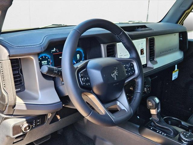 2025 Ford Bronco Outer Banks photo 3