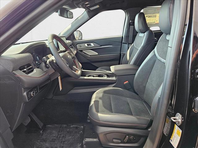 2025 Ford Explorer ST photo 4