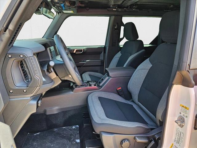 2025 Ford Bronco Base photo 4