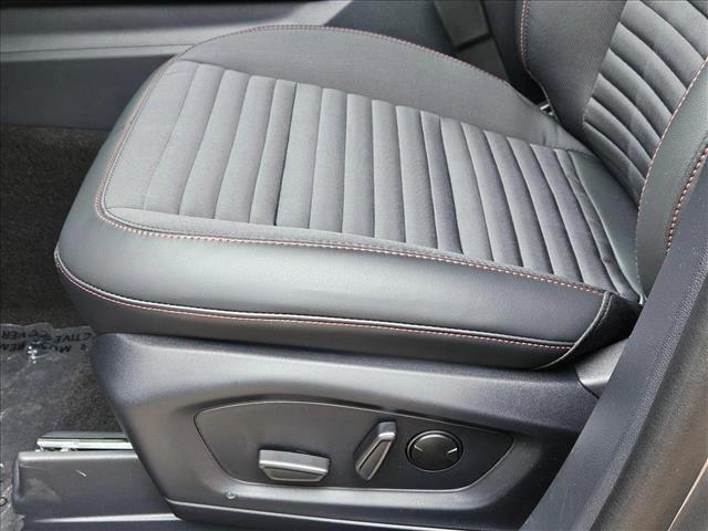 2025 Ford Explorer ST-Line photo 4