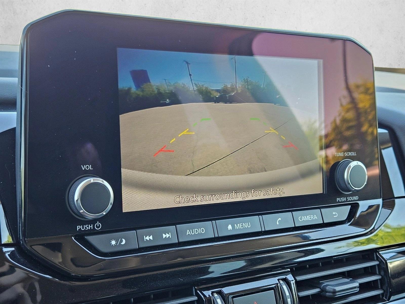 2025 Nissan Pathfinder SV - Photo 14