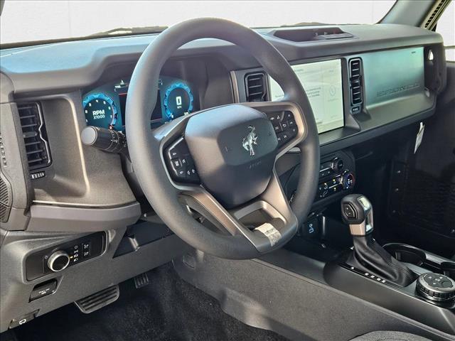 2025 Ford Bronco Base photo 3