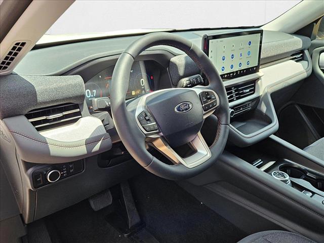 2025 Ford Explorer photo 2