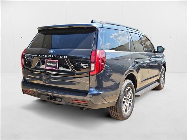 2025 Ford Expedition photo 2