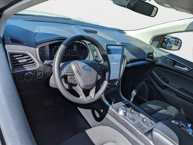 2024 Ford Edge SE photo 3