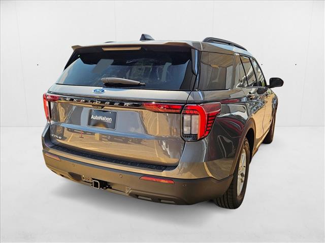 2025 Ford Explorer photo 2