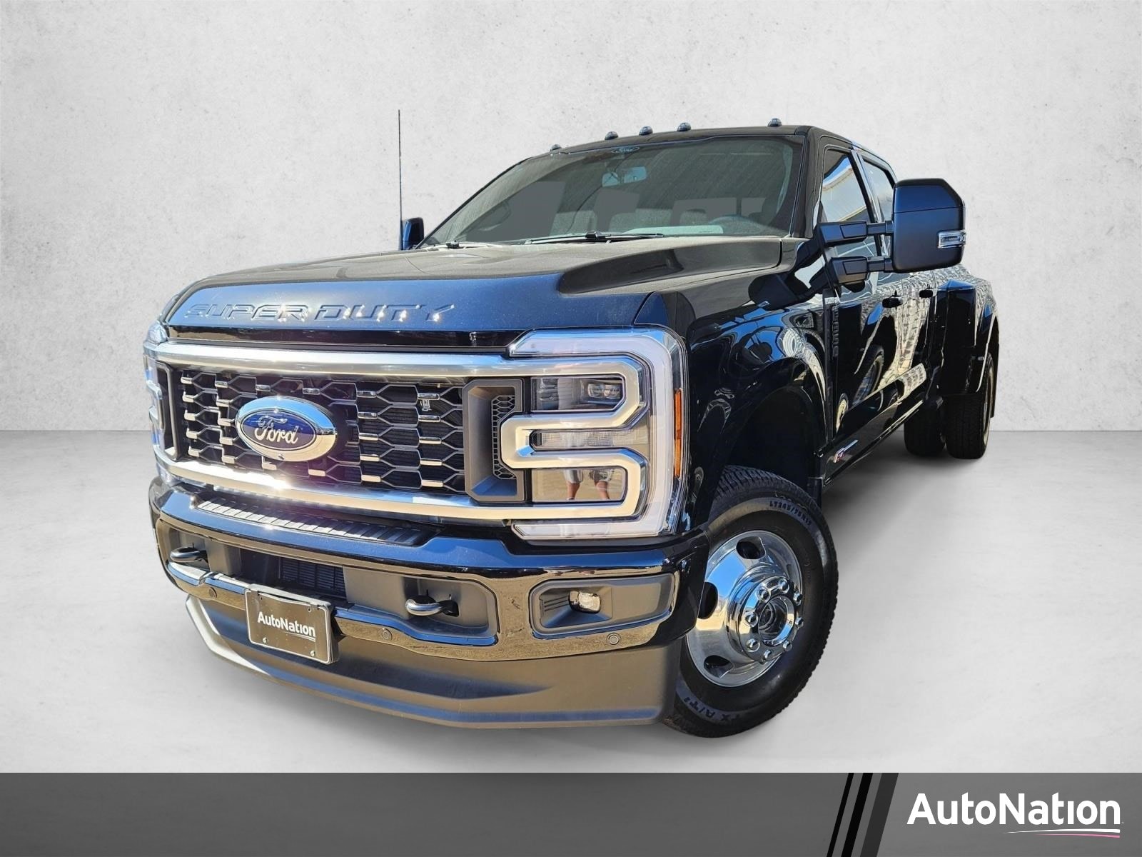 2026 Ford F-350 Platinum 4x4 Crew Cab 8' Box DRW's photo