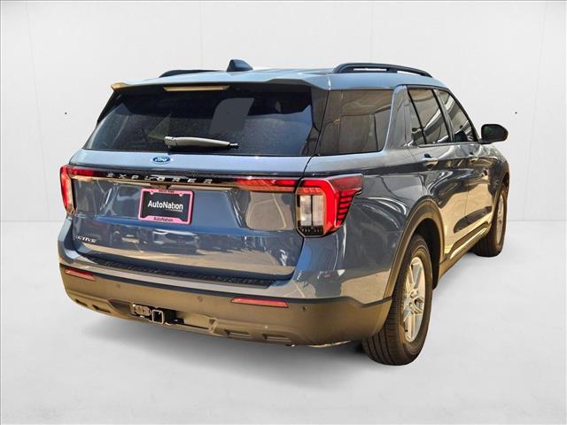 2025 Ford Explorer photo 2