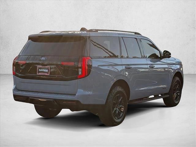 2025 Ford Expedition photo 2