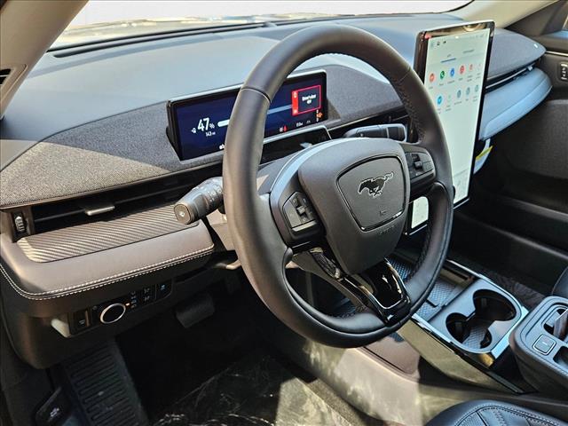 2025 Ford Mustang Mach-E Premium photo 3