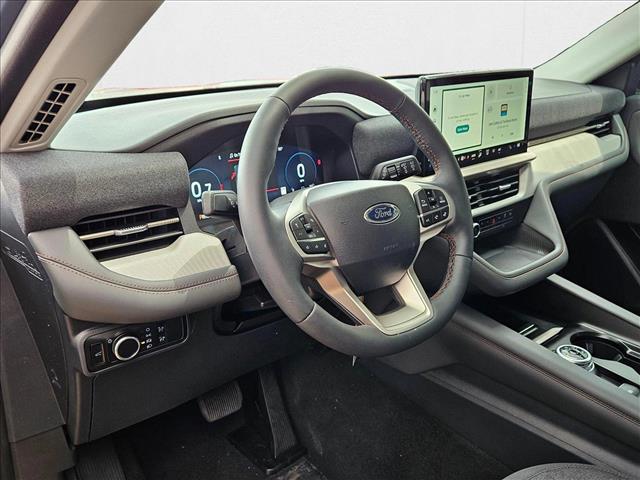 2025 Ford Explorer photo 3