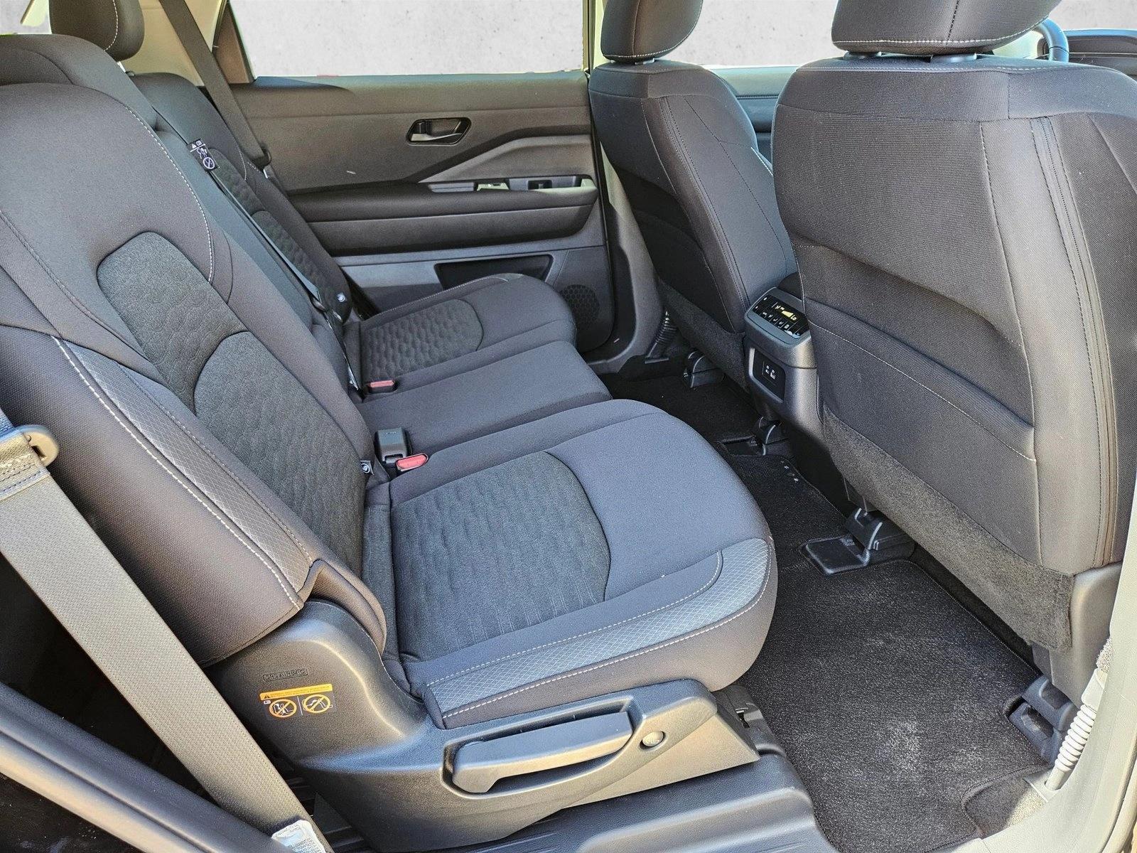 2025 Nissan Pathfinder SV - Photo 20