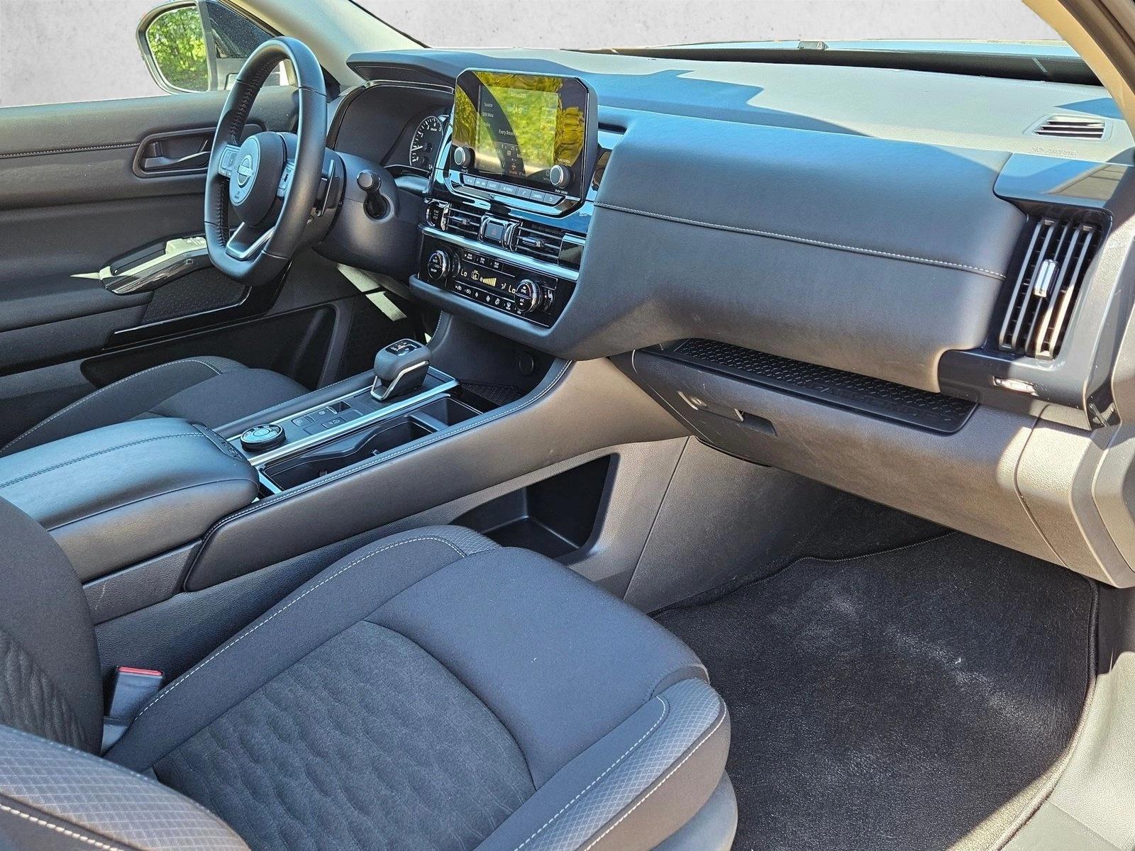 2025 Nissan Pathfinder SV - Photo 22