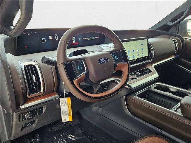 2025 Ford Expedition King Ranch photo 2