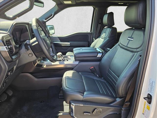 2025 Ford F-150 Platinum photo 4