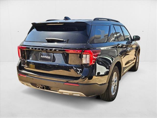 2025 Ford Explorer photo 2
