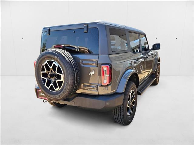 2025 Ford Bronco Outer Banks photo 2