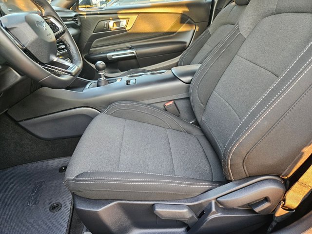 2025 Ford Mustang GT photo 4