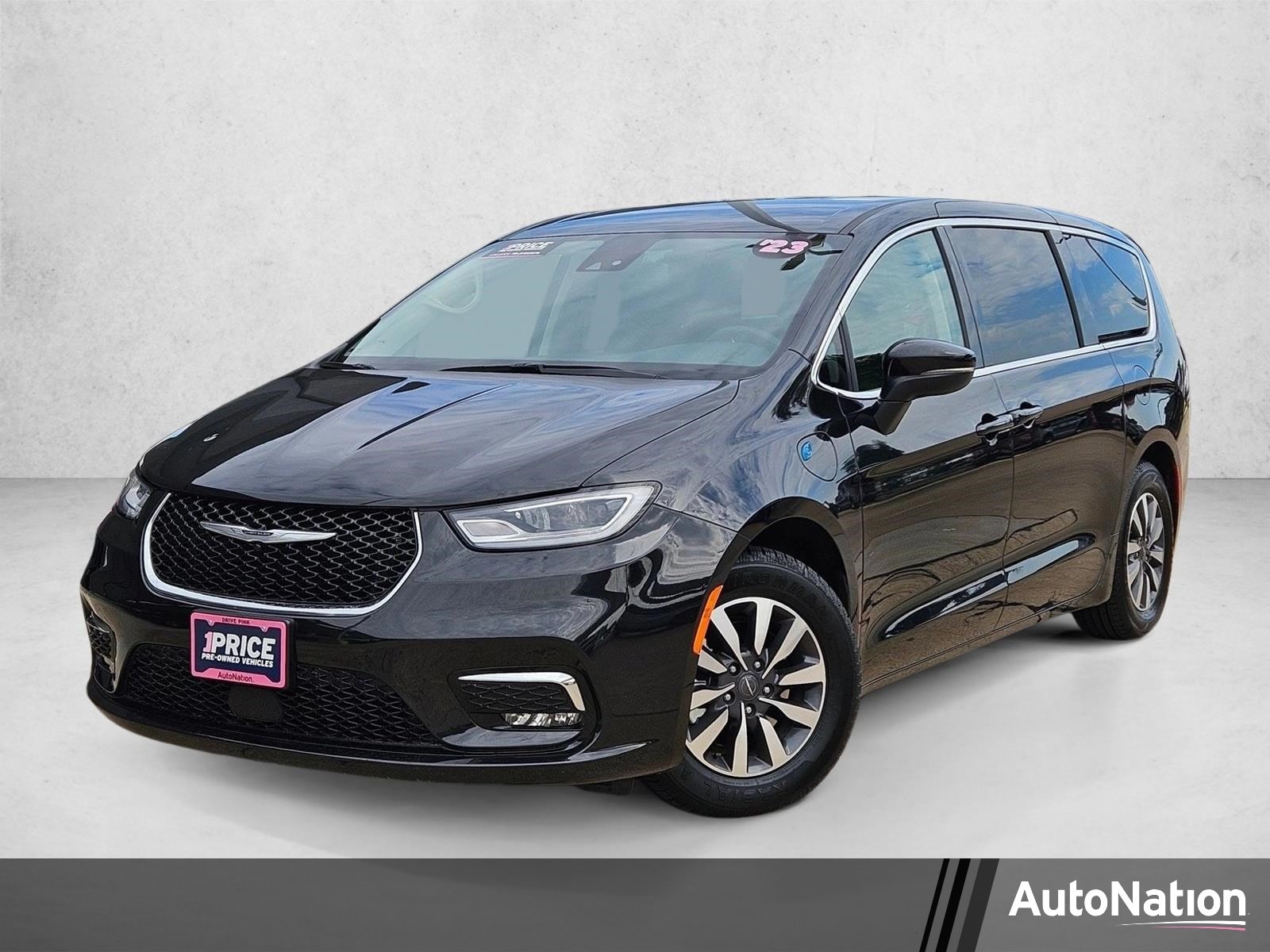 2023 Chrysler Pacifica Hybrid Touring L Hybrid's photo