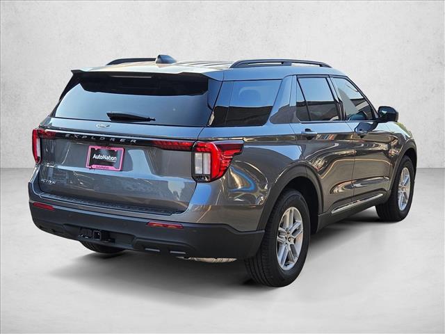 2025 Ford Explorer photo 2