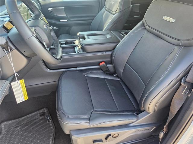 2025 Ford Expedition MAX Platinum photo 4