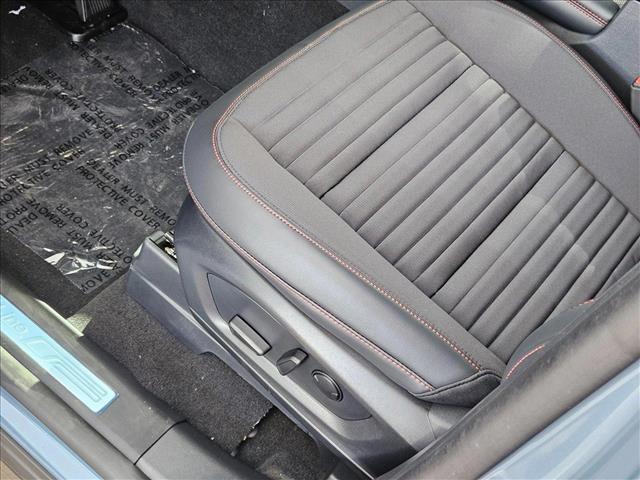 2025 Ford Explorer ST-Line photo 4