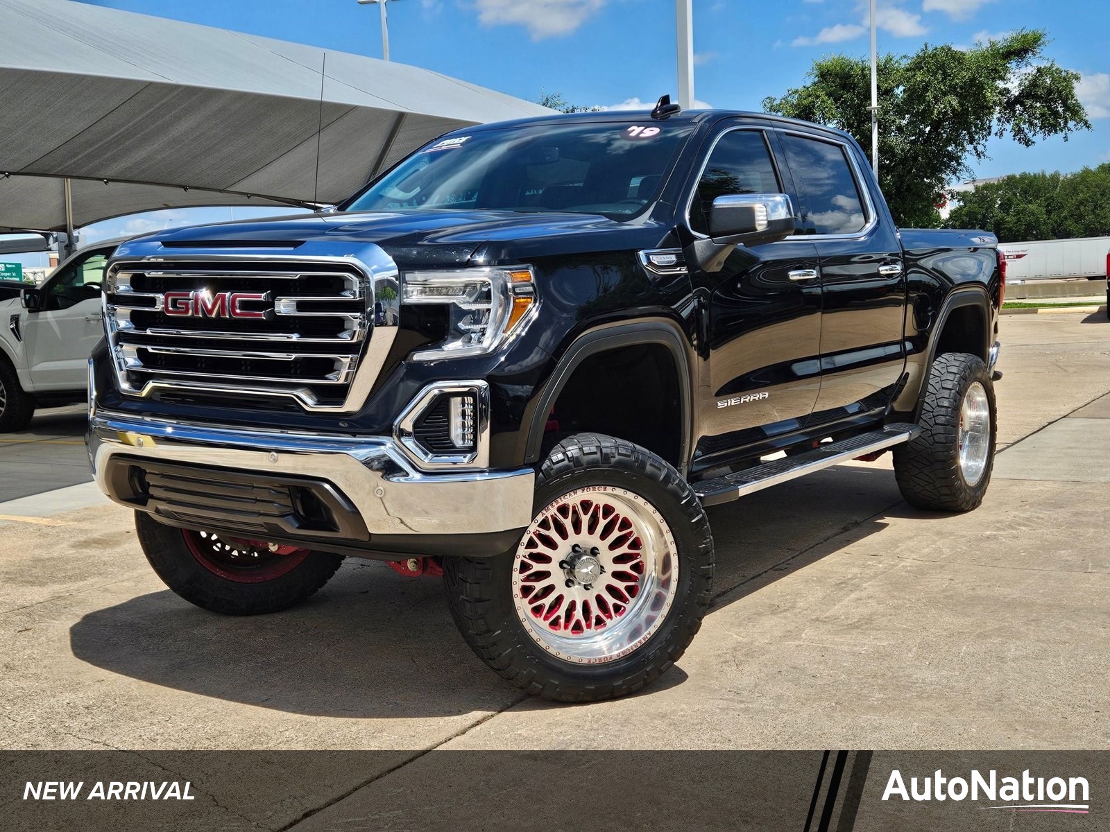 2019 GMC Sierra 4WD Crew Cab Short Box SLT's photo