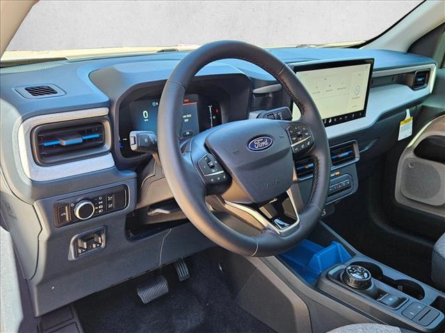 2025 Ford Maverick XLT photo 2