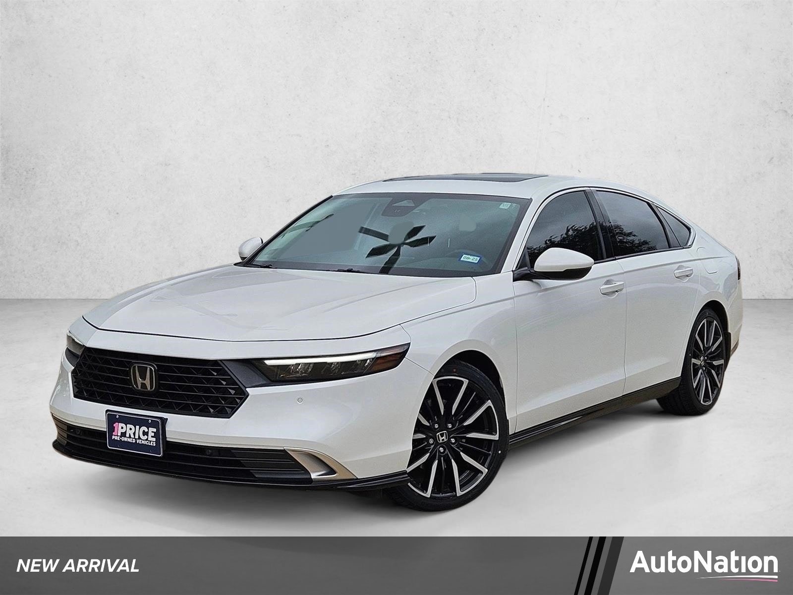 2023 Honda Accord Hybrid Touring's photo