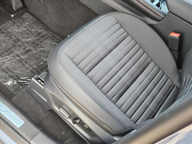 2025 Ford Explorer ST-Line photo 4