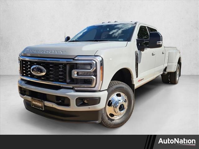2026 Ford F-350 Super Duty Platinum's photo