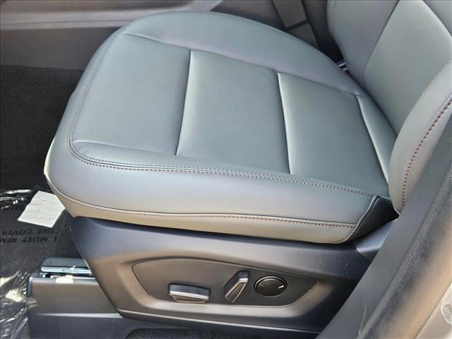 2025 Ford Explorer photo 4
