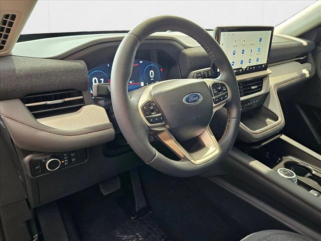 2025 Ford Explorer photo 3