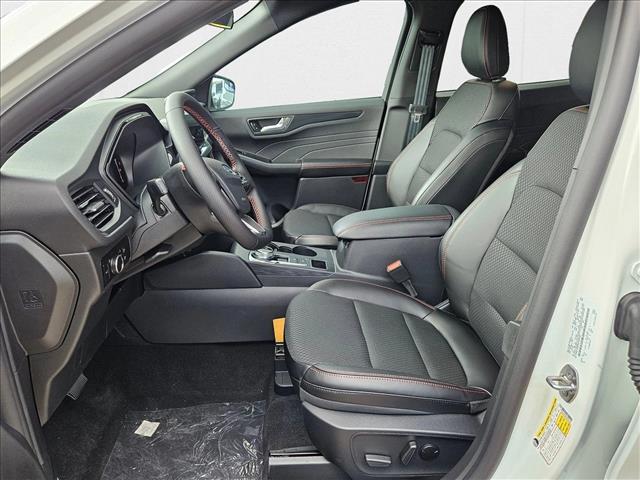 2025 Ford Escape ST-Line photo 3