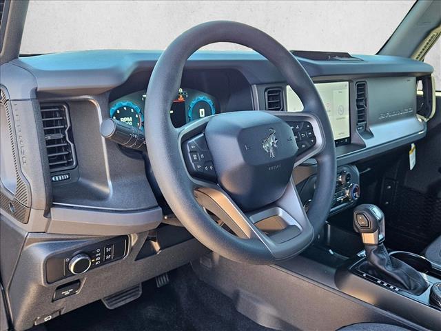 2025 Ford Bronco Base photo 3