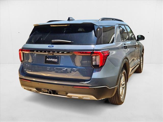 2025 Ford Explorer photo 2