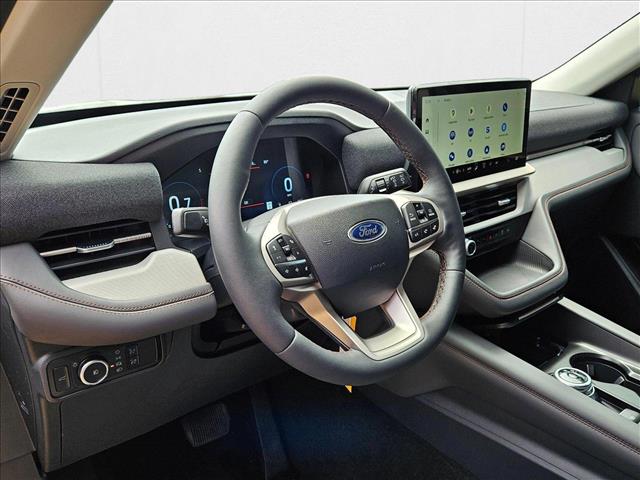 2025 Ford Explorer photo 3