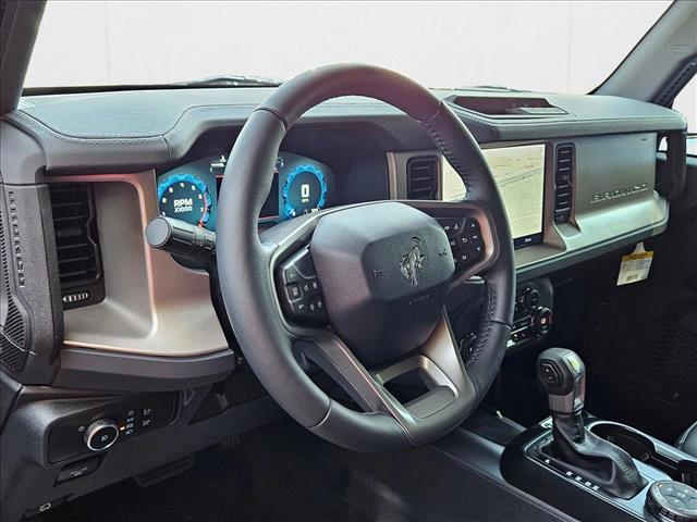 2025 Ford Bronco Outer Banks photo 3