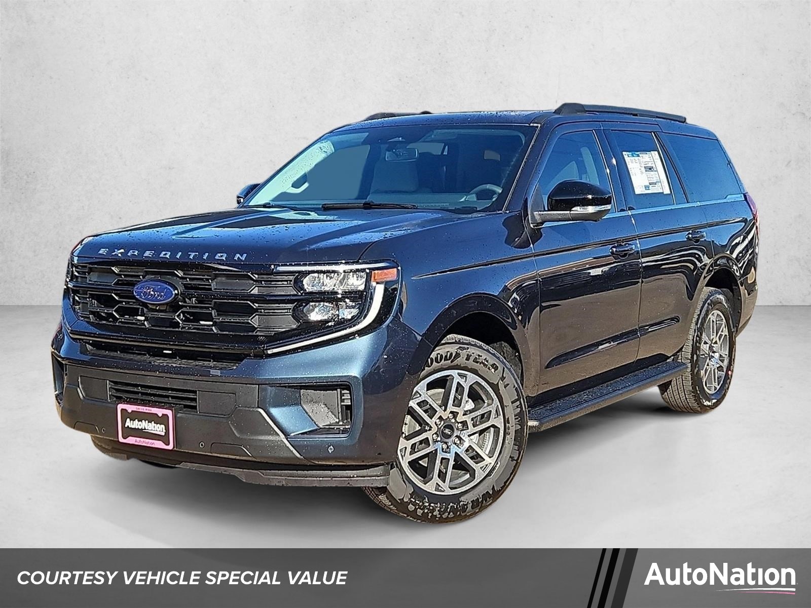 2026 Ford Expedition Active's photo